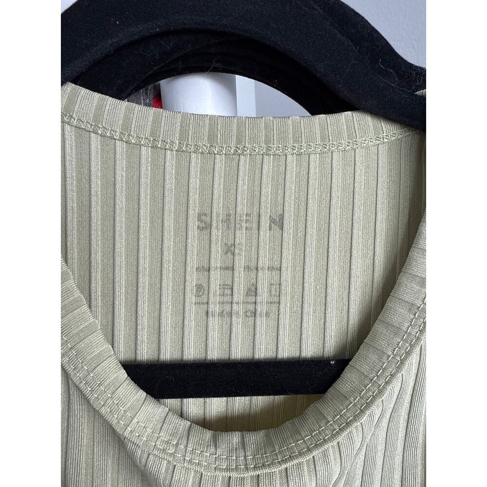 Cropped Ribbed Tank - Picture 3 of 3